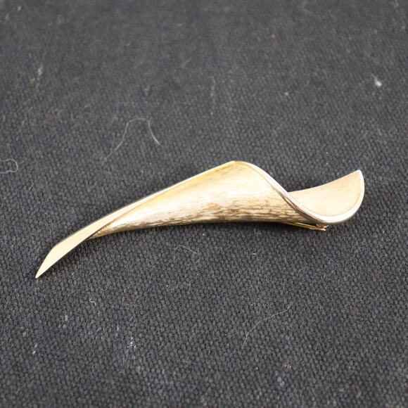 Vintage Trifari Gold Tone Abstract Modernist Brooch Pin Signed - Picture 1 of 3